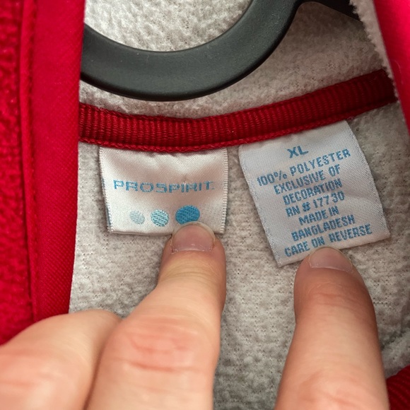 Red jacket - Picture 3 of 3